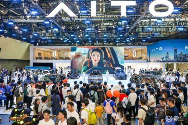 問界M9新M9上市引爆市場 強勁大定數(shù)量背后的網(wǎng)絡(luò)技術(shù)服務(wù)賦能